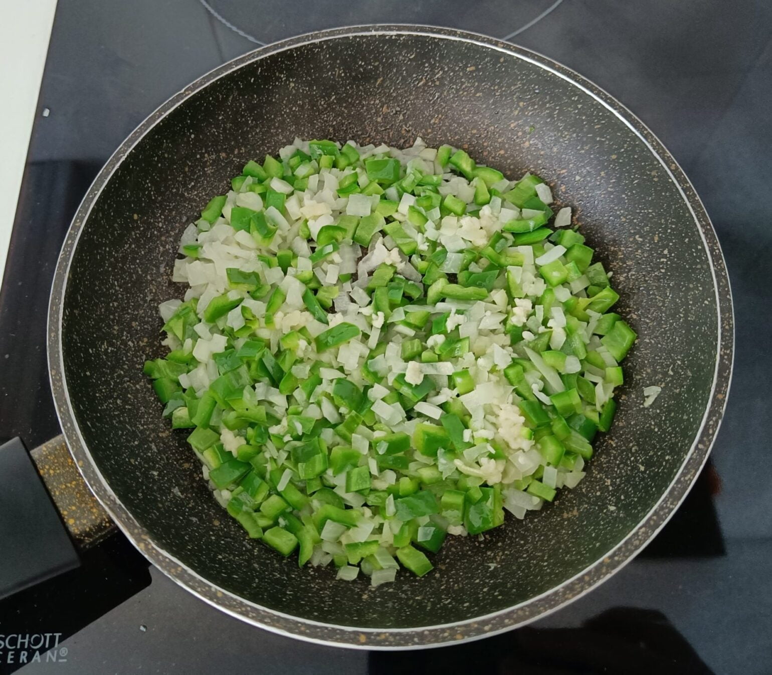 Cocinado de vegetales salsa mexicana para fajitas