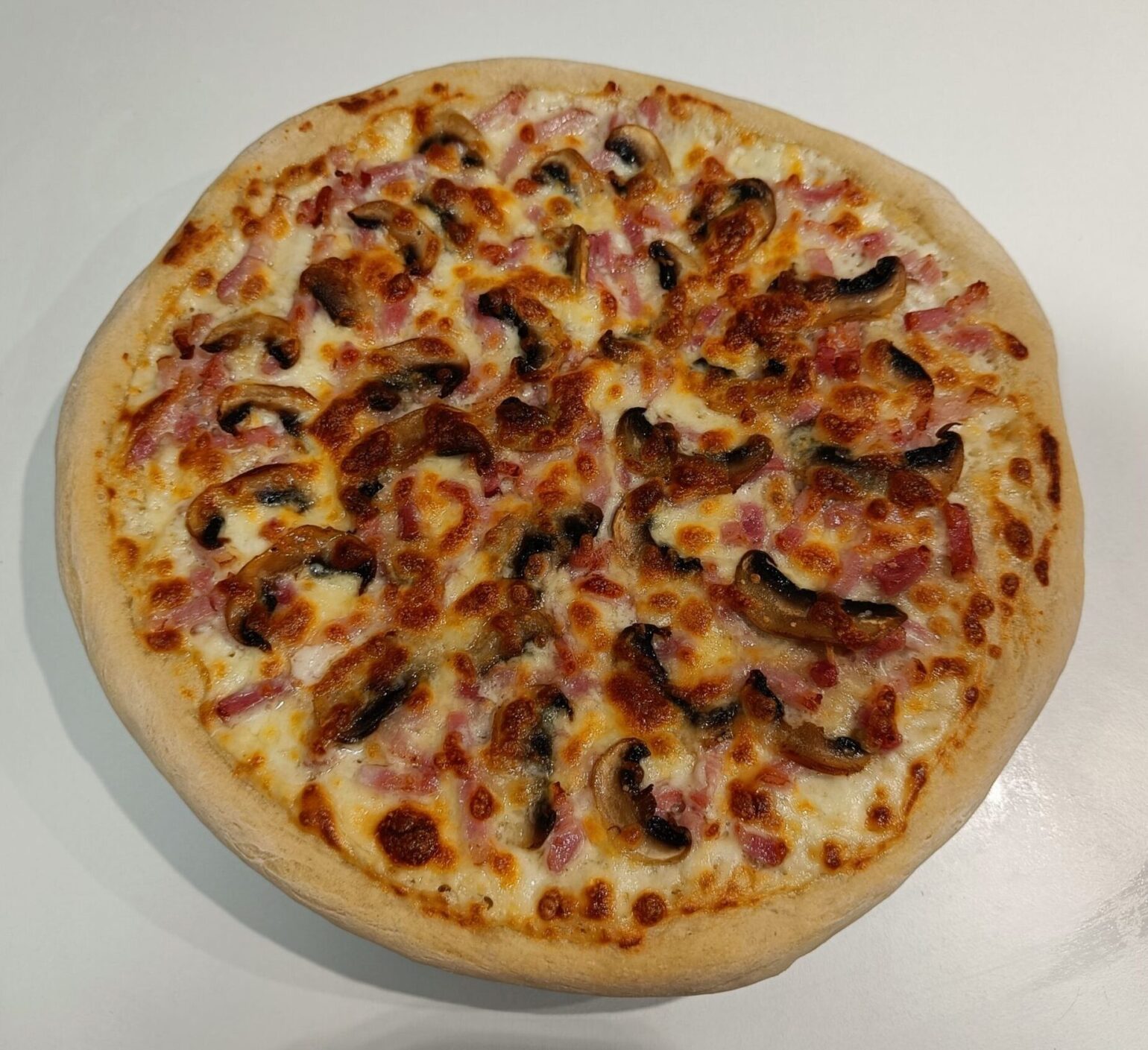 Principal pizza carbonara