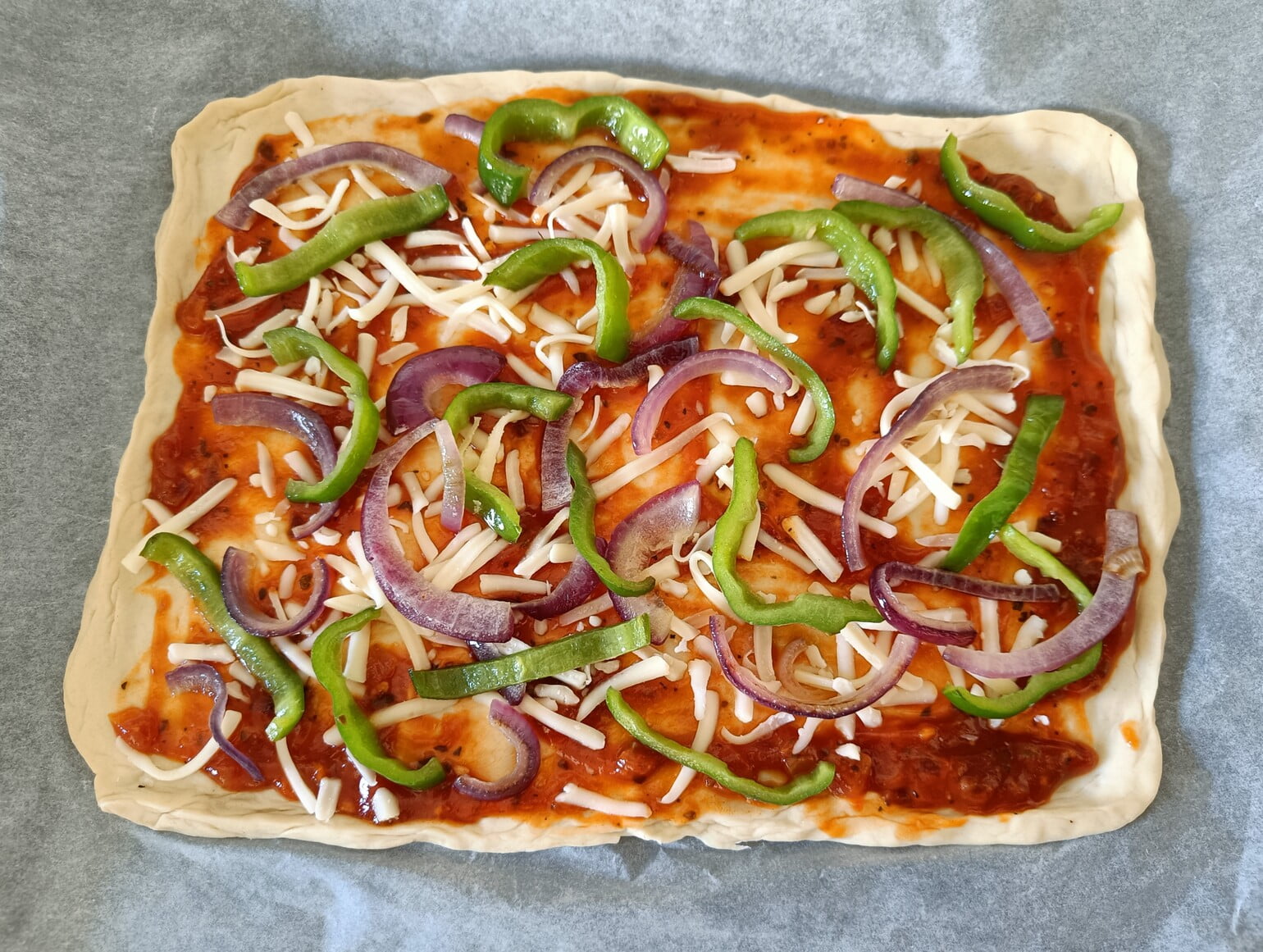 verduras en base pizza de pollo con pimientos