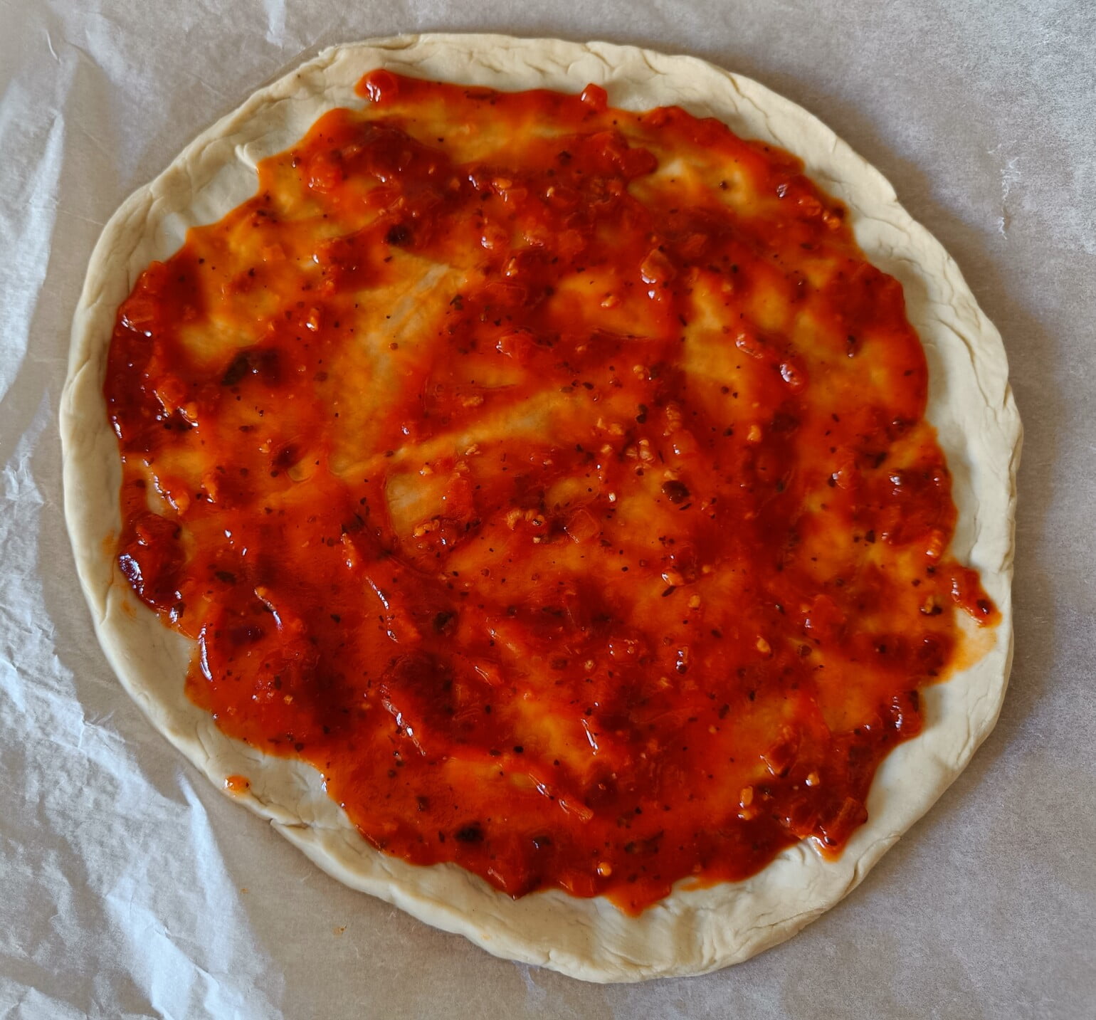 masa con salsa pizza de jamon y queso