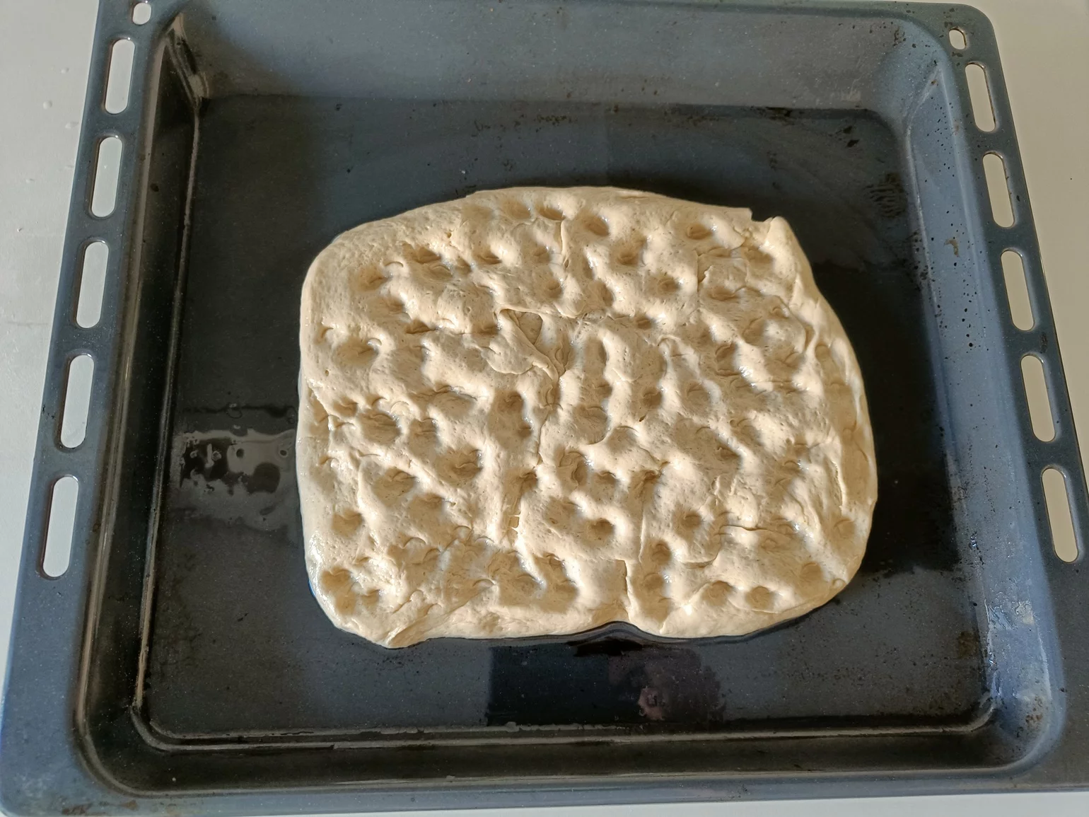 masa ahuecada focaccia con parmesano y orégano