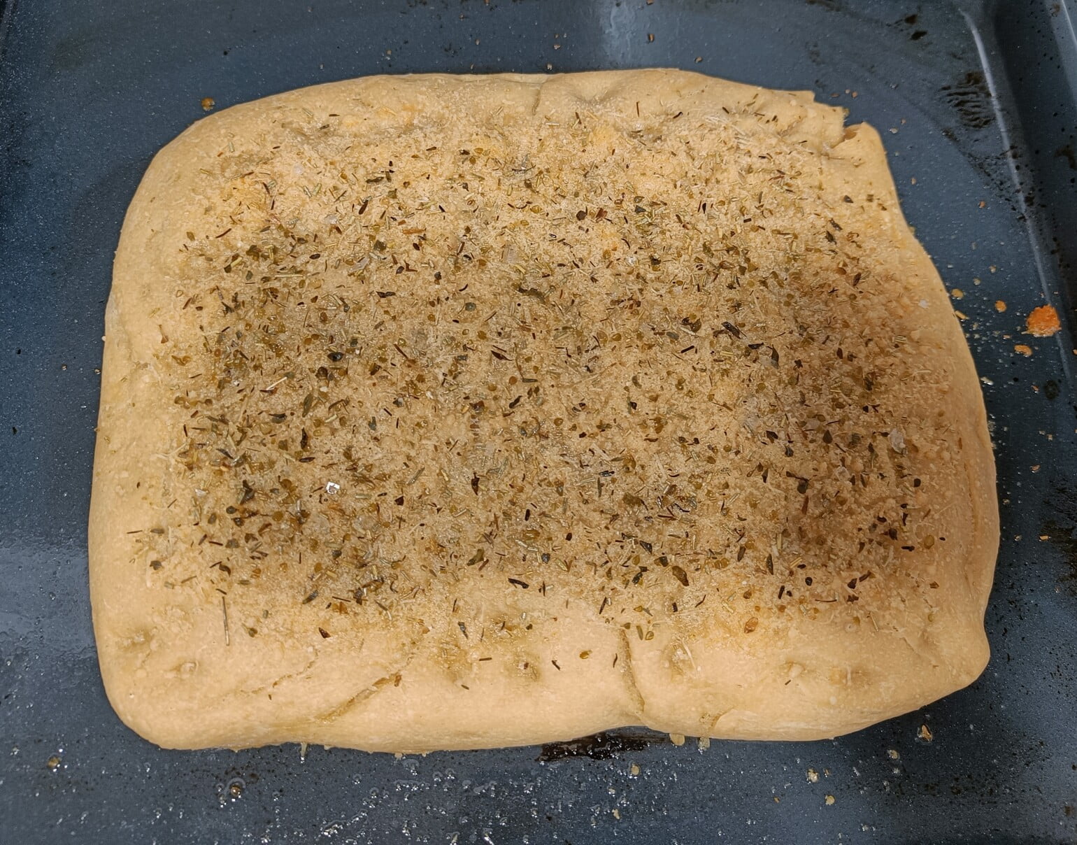 focaccia con parmesano y orégano lista