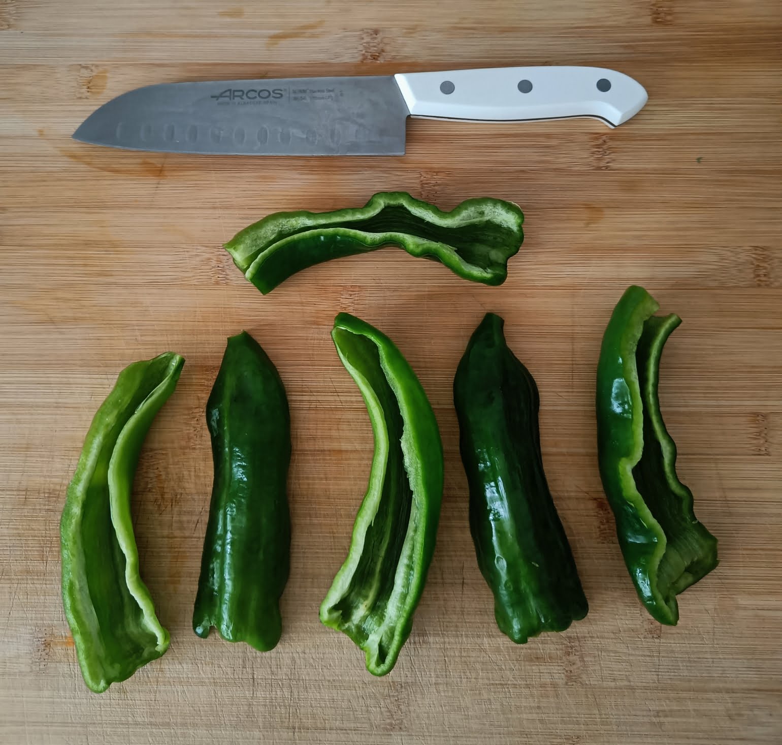 Pimientos verdes al horno cortados