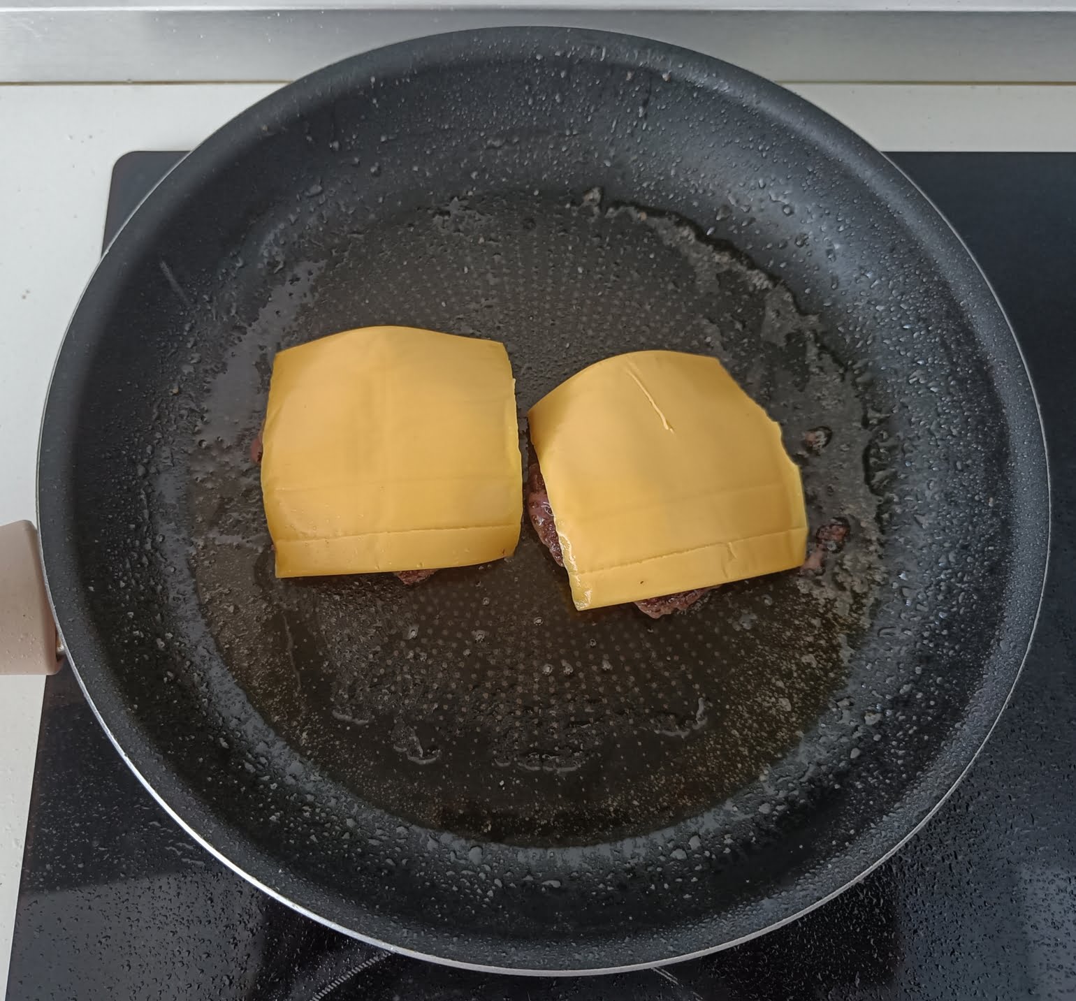 coccion carne con queso hamburguesa con huevo