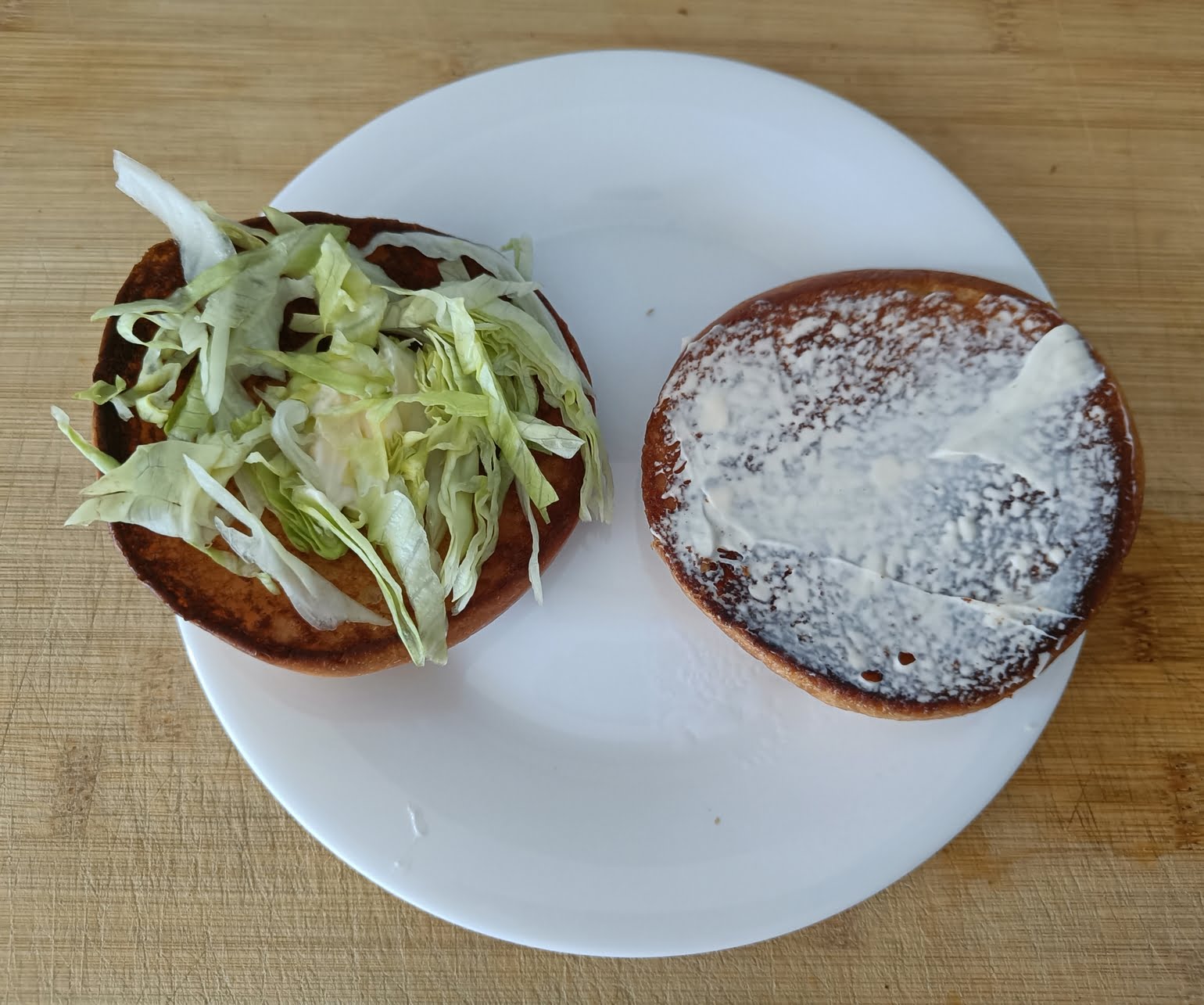 pan con lechuga hamburguesa con huevo