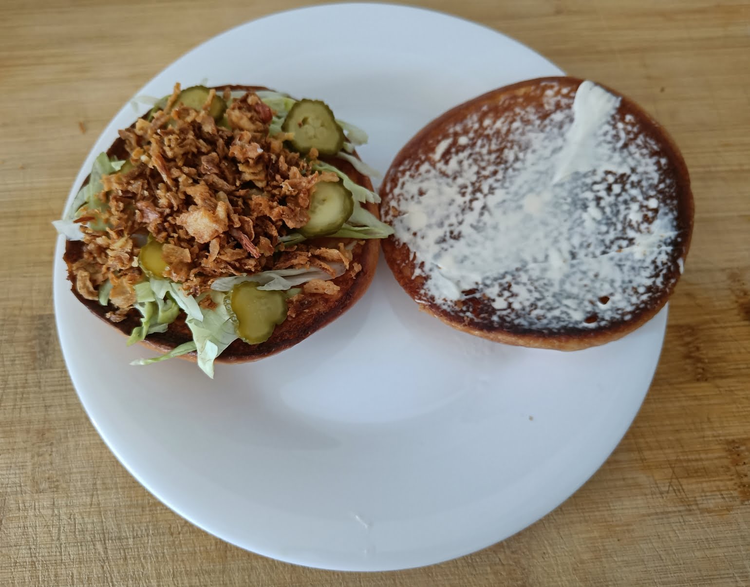 pan con cebolla frita hamburguesa con huevo