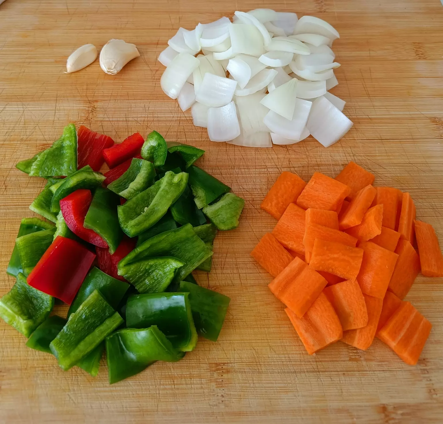 corte de vegetales pollo con almendras